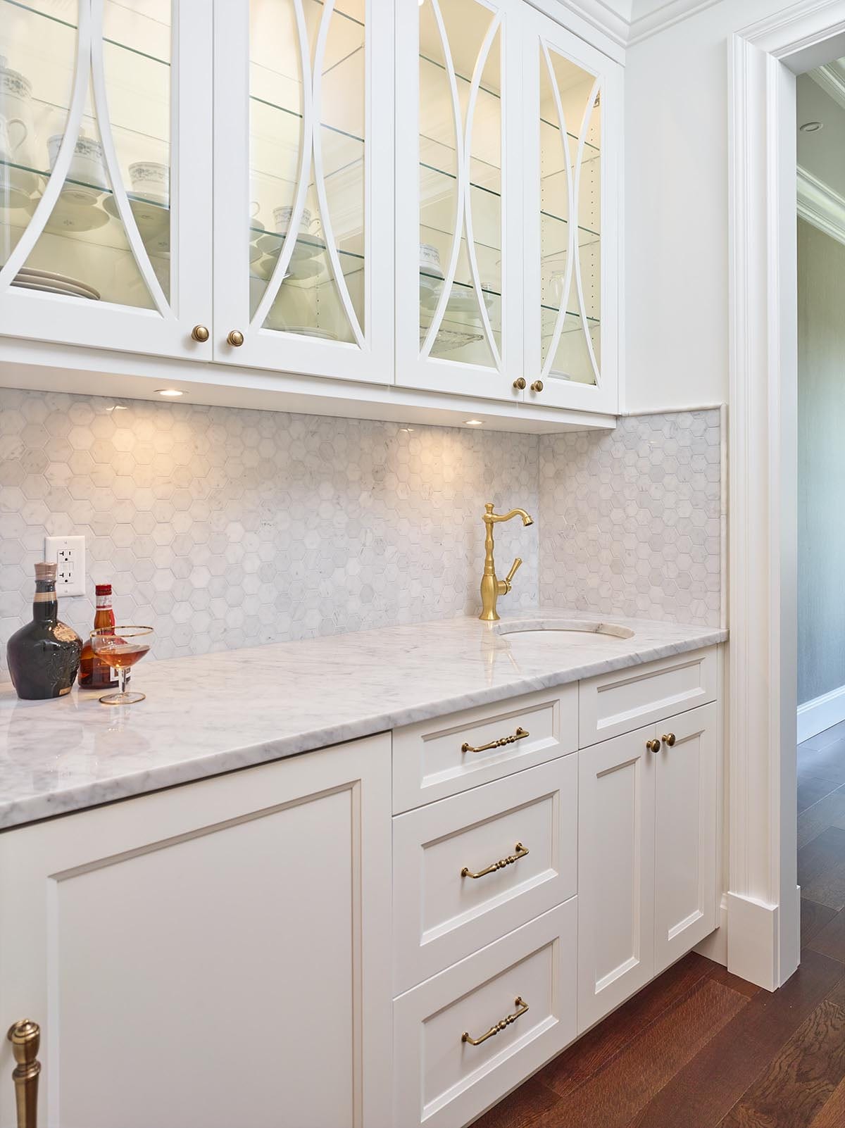 butler pantry with wet bar