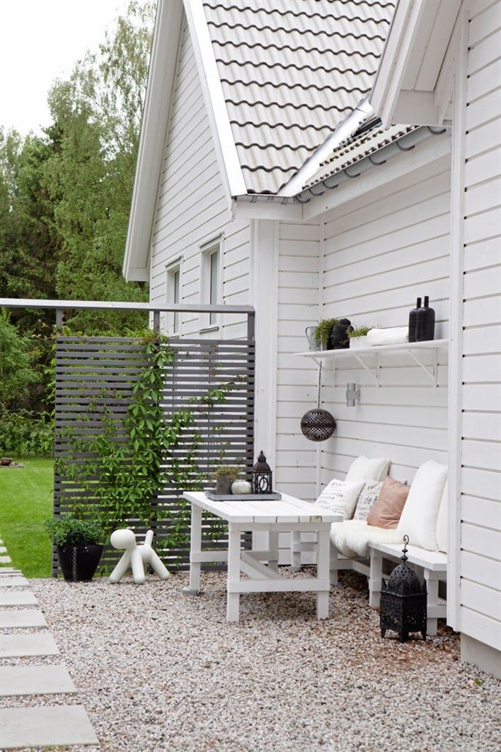 seating in side yard