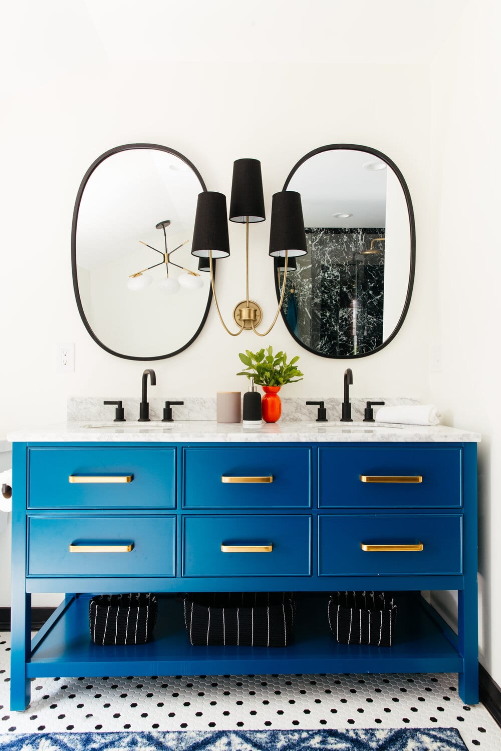 bold bathroom colour trend