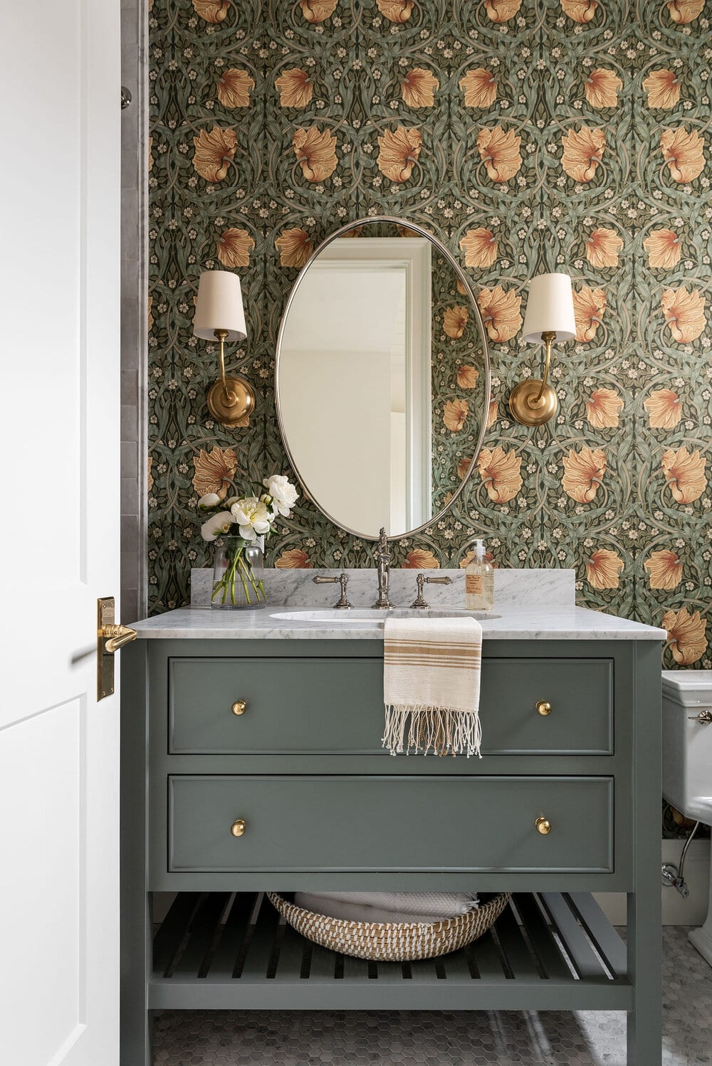 wallpaper bathroom trend