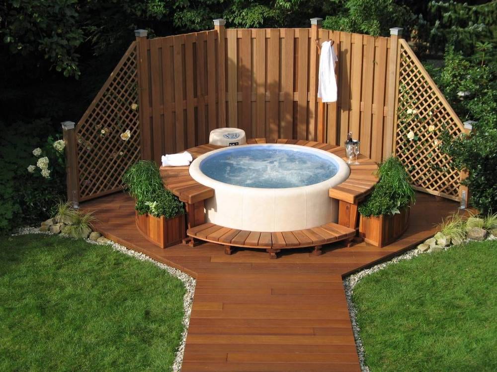 inflatable hot tub with deck