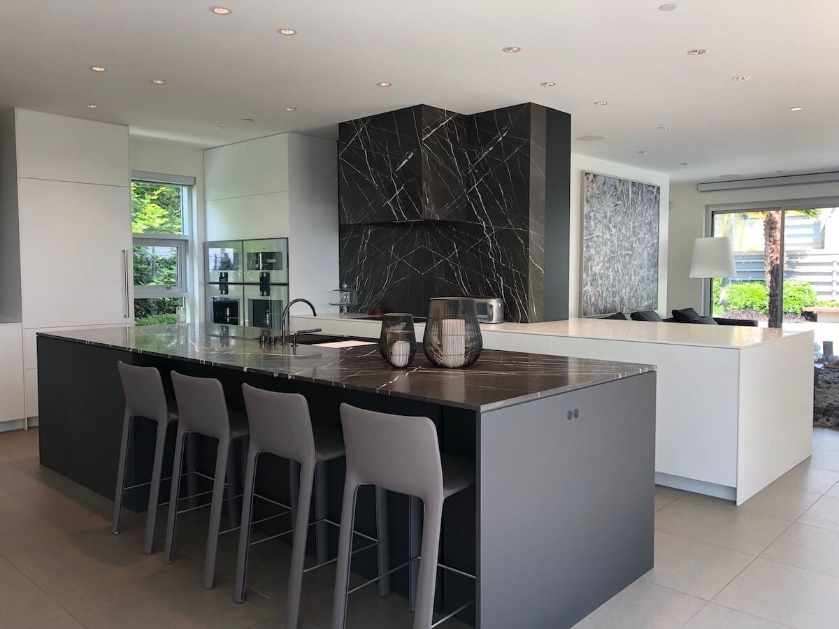 black kitchen island