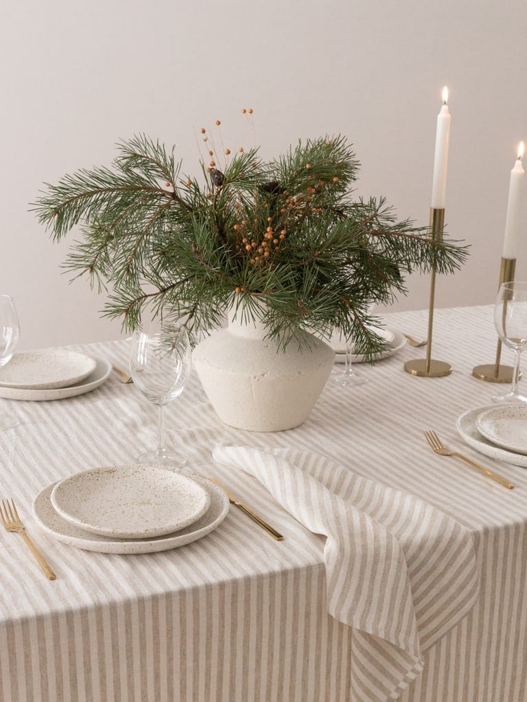 minimalist holiday table idea