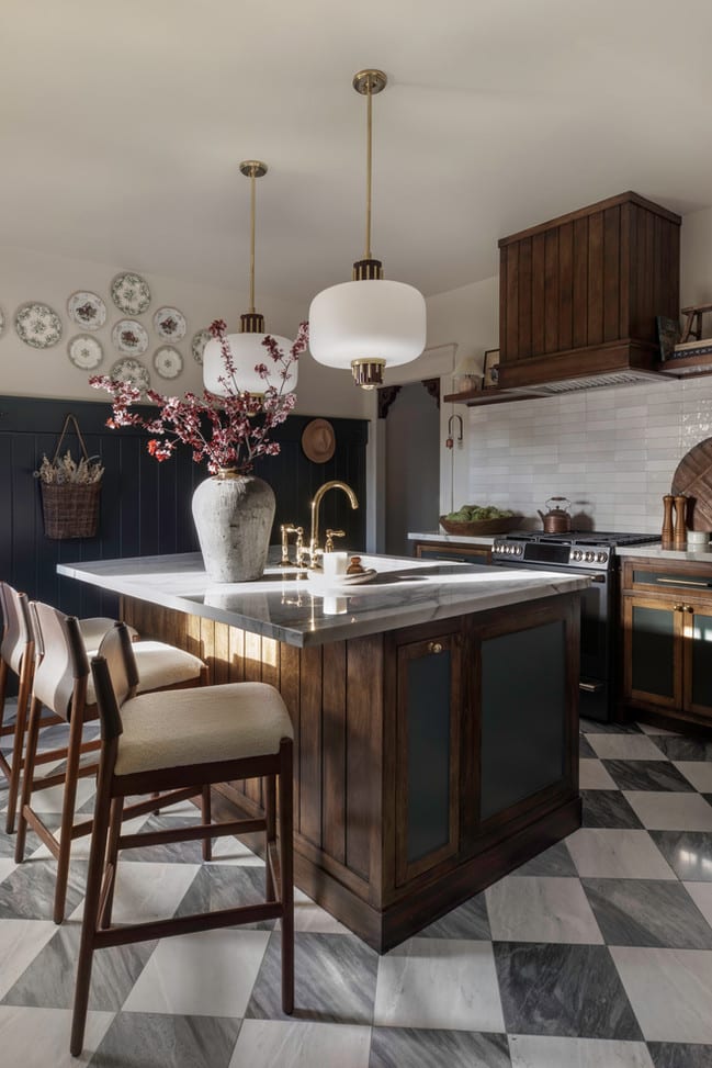 cozy kitchen in dark colours