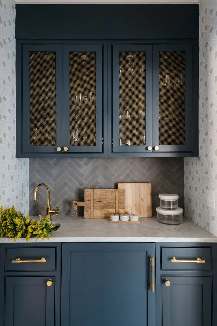 butler pantry wet bar